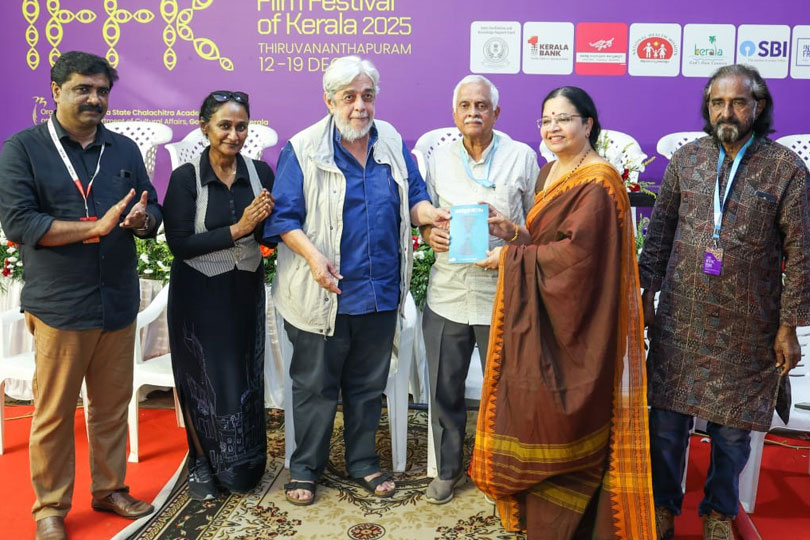 ശബ്ദേന്ദ്രജാലം പുസ്തകം പ്രകാശനം ചെയ്തു